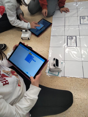 "10 misiones con Codey Rocky"